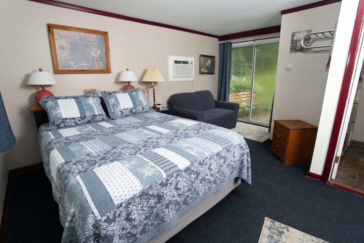 Governor's Rock Motel Shaftsbury Exteriör bild