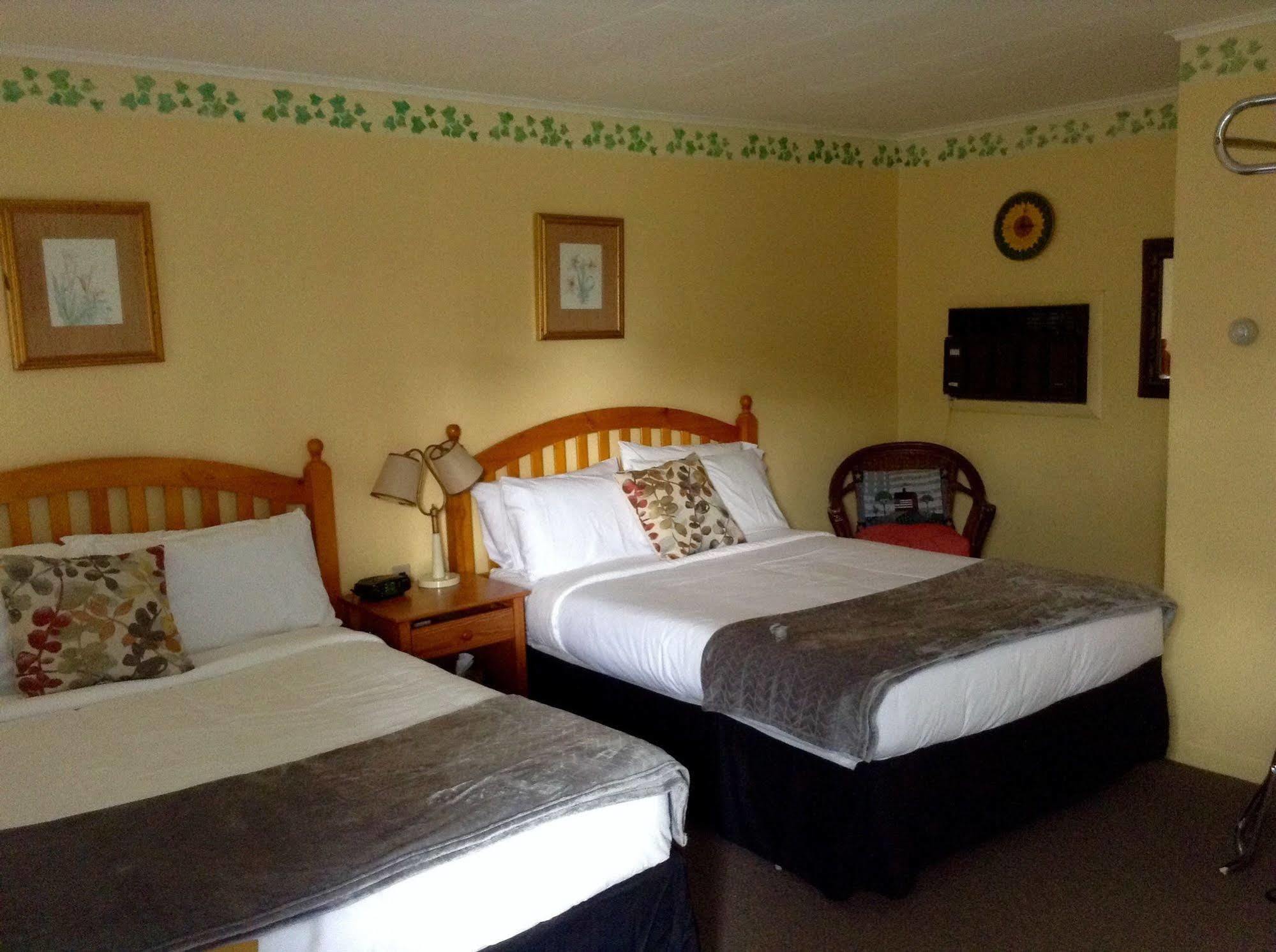 Governor's Rock Motel Shaftsbury Exteriör bild
